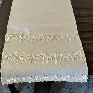 Table runner